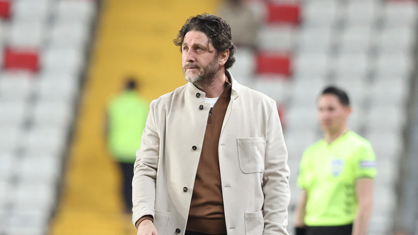 Fatih Tekke ikinci yarıdaki uzun top taktiğinin sebebini a&ccedil;ıkladı - Resim : 2