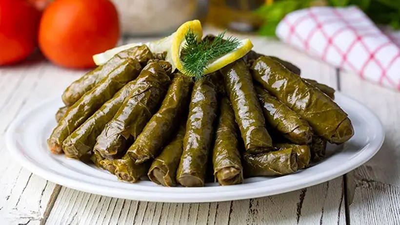 Bahçeden tencereye yaprak sarması rehberi: Pirinç mi? Bulgur mu? - Resim : 1