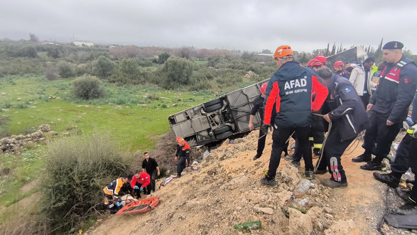 Son dakika: Antalya'da feci kaza: Çok sayıda ölü ve yaralı var - Resim : 1