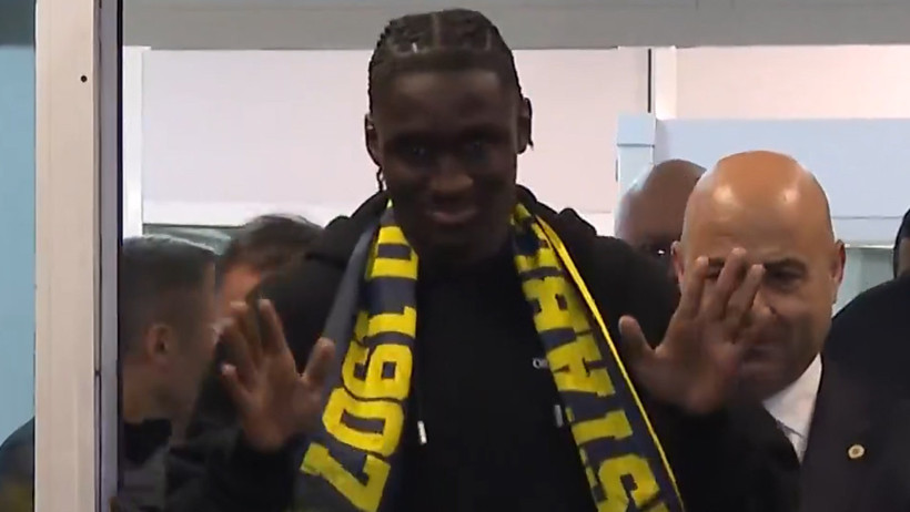 Fenerbahçe'nin yeni transferi Sidiki Cherif İstanbul'a geldi - Resim : 1