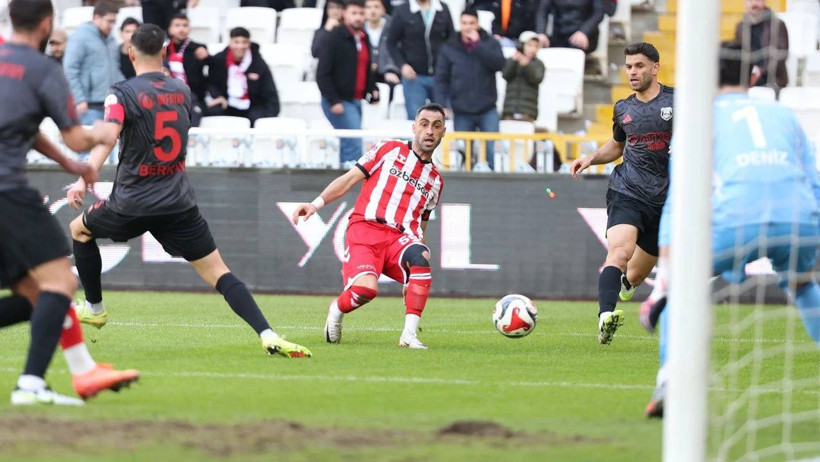 Hakem son düdüğü çaldı: Özbelsan Sivasspor ile Pendikspor maçında gol sesi çıkmadı - Resim : 1