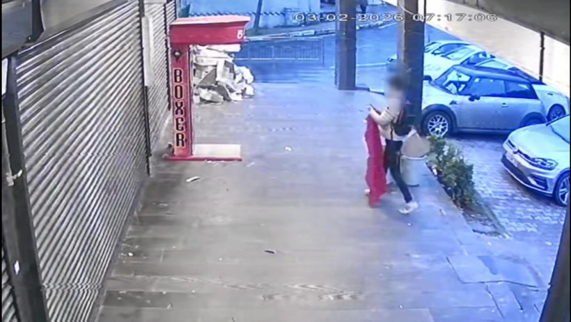 Beylikdüzü’nde dehşete düşüren anlar: Türk Bayrağı'nı indiren kişi yakalandı - Resim : 1