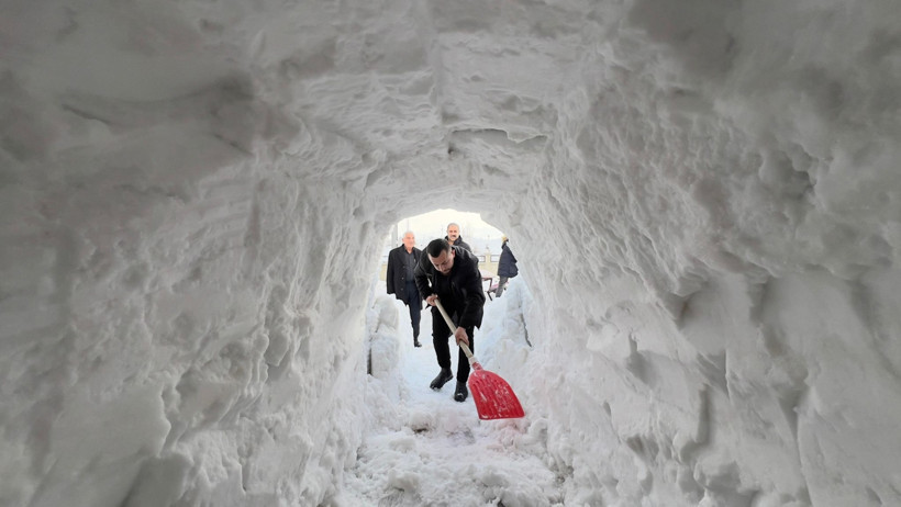 Metrelerce karın için yaşam savaşı: Hayat tünellere sığdı - Resim : 7