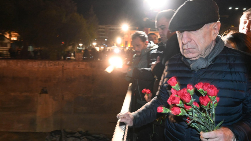 Liderlerden deprem bölgesine ziyaret - Resim : 3