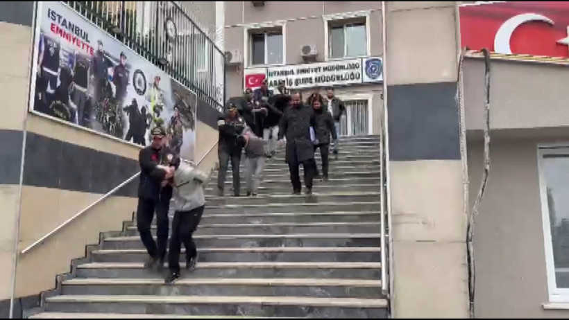 İstanbul'da Erden Timur'un plazasını kurşunlamışlardı: 5 kişi silahları ile birlikte yakalandı - Resim : 2