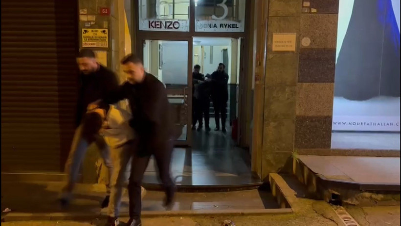 İstanbul'da Erden Timur'un plazasını kurşunlamışlardı: 5 kişi silahları ile birlikte yakalandı - Resim : 1