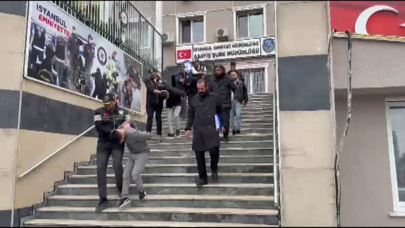 İstanbul'da Erden Timur'un plazasını kurşunlamışlardı: 5 kişi silahları ile birlikte yakalandı - Resim : 3