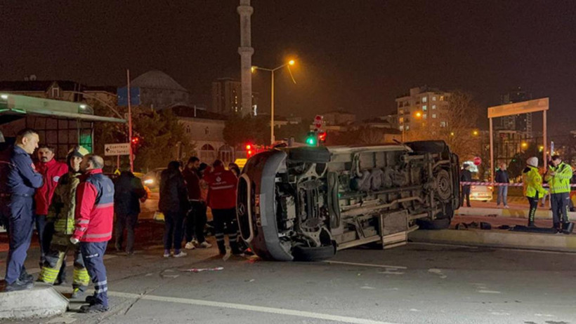 Kartal'da korkunç kaza: Hasta taşıyan ambulans takla attı - Resim : 1