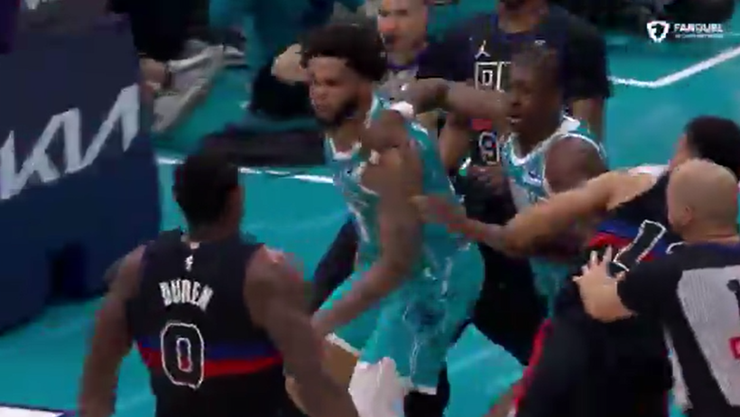 NBA&rsquo;de pota altındaki kavga sahayı karıştırdı: Yumruklar havada u&ccedil;uştu - Resim : 2