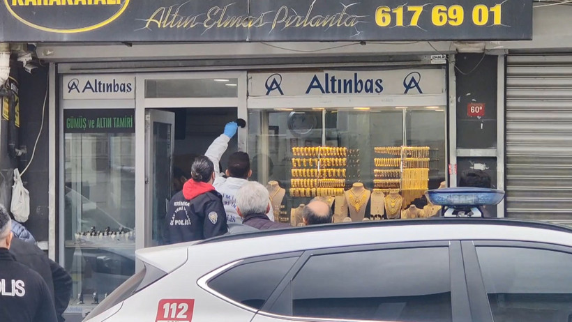 Ey&uuml;psultan'da kuyumcu soygunu: Direnen esnaf vuruldu - Resim : 3
