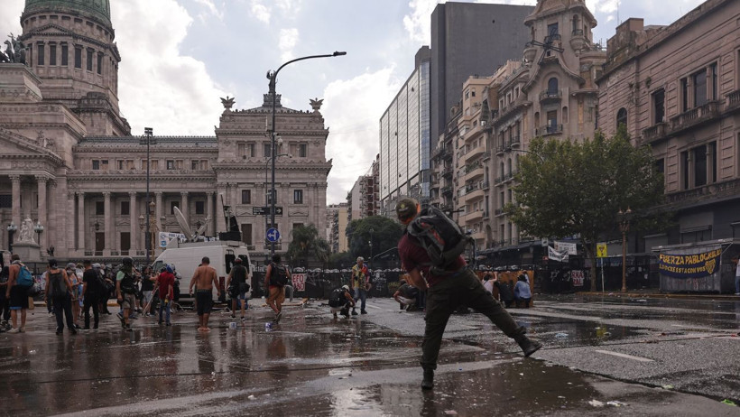 Arjantin’de çalışma reformu protestosu: Senato binasına yürüdüler - Resim : 3