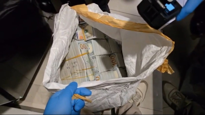 Hırsızların en kolay avı: 15 dakikada 300 kilo doları y&uuml;kleyip ka&ccedil;tılar: Bakırk&ouml;y&rsquo;deki l&uuml;ks sitenin otoparkındaki soygunun detayları &ccedil;ıktı - Resim : 7