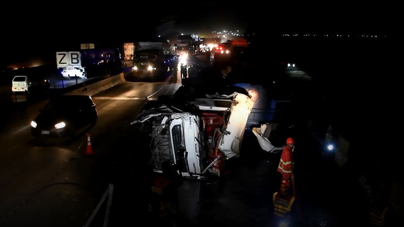 Yolcu otob&uuml;s&uuml; ile TIR kafa kafaya &ccedil;arpıştı: Pakistan&rsquo;da kanlı kaza: 11 &ouml;l&uuml; 10 yaralı - Resim : 1