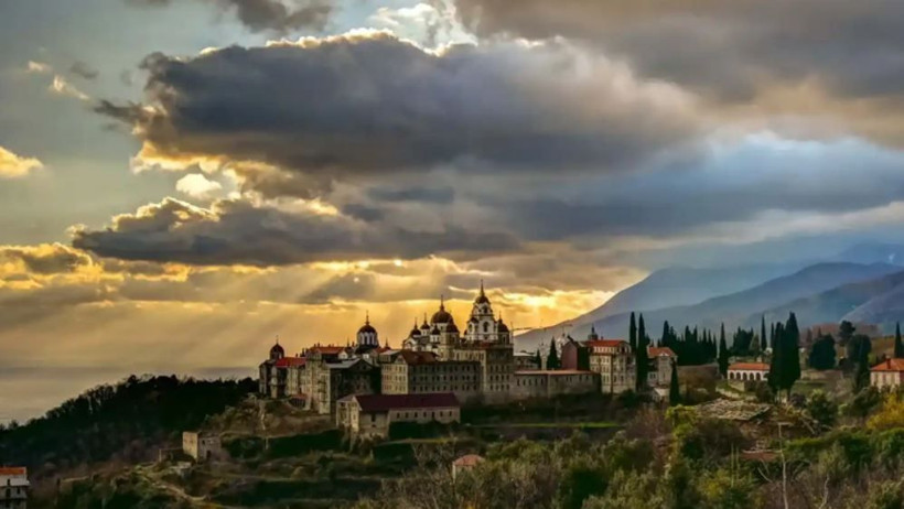 Bu adada sadece erkekler yaşıyor. Bin yıldır kadınların girmesi yasak - Resim: 4