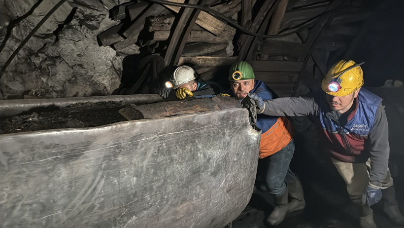 Zonguldak'ta maden işçileri ilk sahurlarını yerin metrelerce altında yaptı - Resim : 3