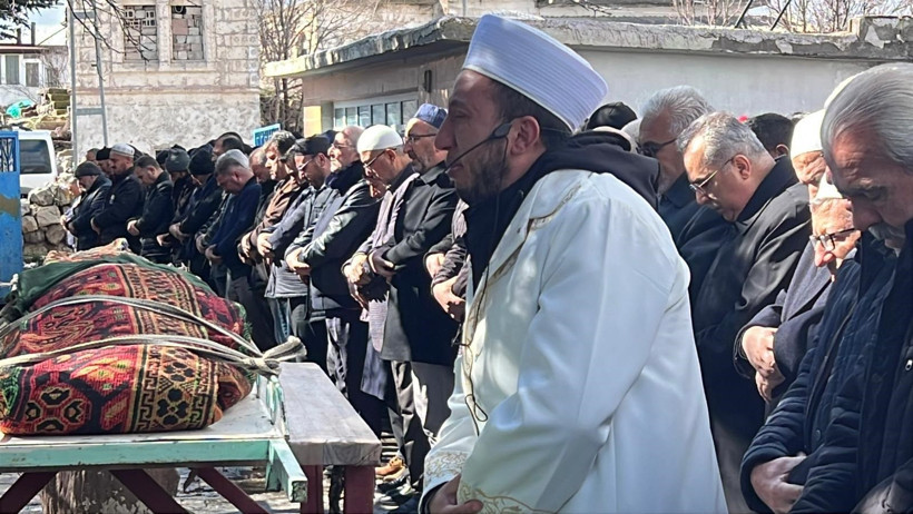 Bu anlara y&uuml;rek dayanmaz: İmam kardeşinin acısına dayanamadı: Dede tabutu kimseye vermedi - Resim : 7