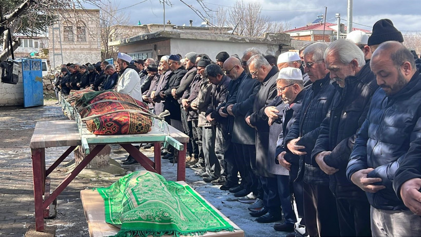 Bu anlara y&uuml;rek dayanmaz: İmam kardeşinin acısına dayanamadı: Dede tabutu kimseye vermedi - Resim : 8