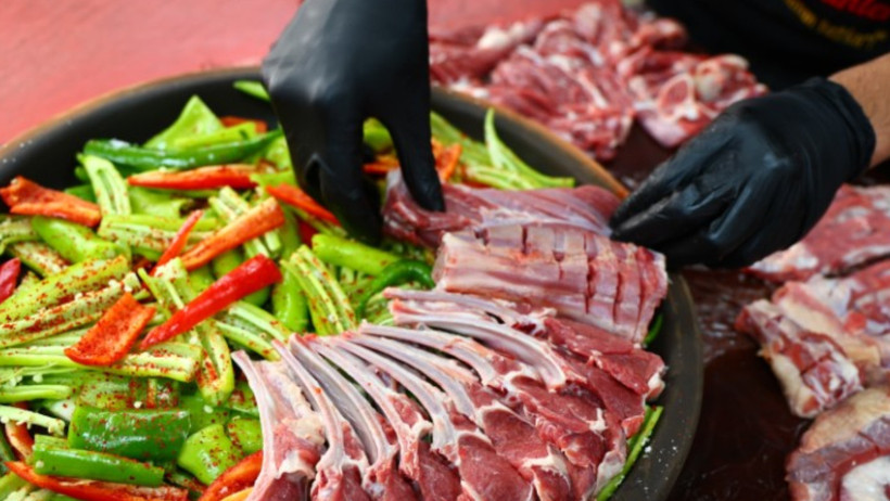 Ramazan'ın tescilli lezzetine yoğun ilgi: Hazırlanışı 5 dakika pişmesi 5 saat - Resim : 1