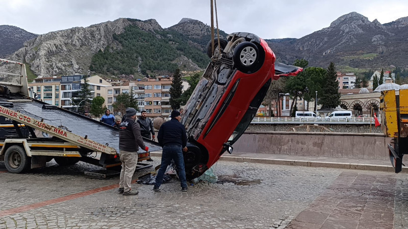 Amasya Yeşilırmak’ta dehşet anları: Anne ile kızı ölümle burun buruna geldi - Resim : 5