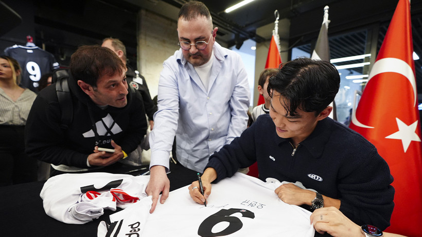 Hyeon-gyu Oh imza gününde Beşiktaş taraftarıyla buluştu - Resim : 2