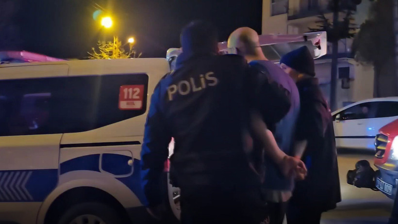 Çorum’da rehine dehşeti: İtfaiye kapıyı kırdı: Polis, biber gazı kullandı - Resim : 1