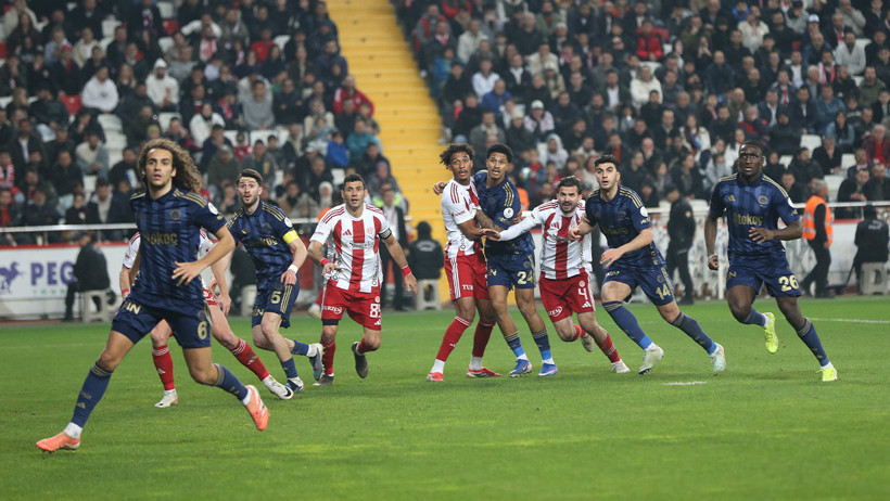 Fenerbahçe Antalya'da 2 puan bıraktı - Resim : 4