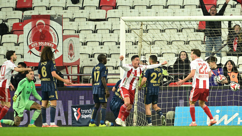 Fenerbahçe Antalya'da 2 puan bıraktı - Resim : 2