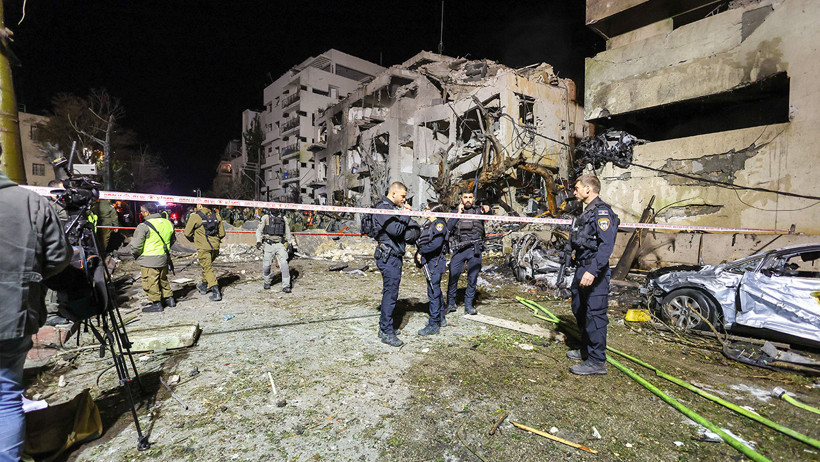 ABD ve İsrail’in İran’a saldırılarında ikinci gün: Patlama sesleri ve dumanlar yükseliyor - Resim : 5