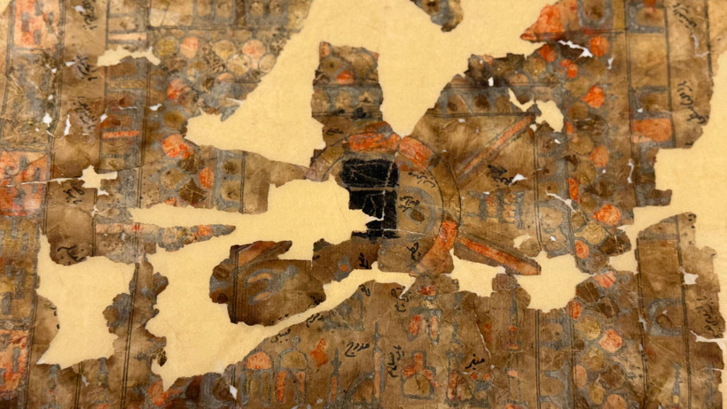 Cami duvarındaki kağıt par&ccedil;alarının gizemi &ccedil;&ouml;z&uuml;ld&uuml;: Mekke&rsquo;nin 200 yıllık sırrı - Resim : 1
