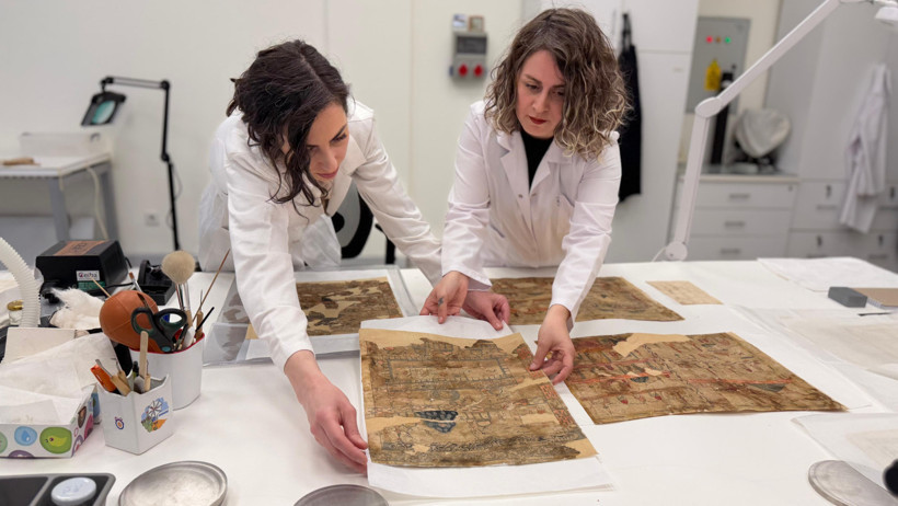 Cami duvarındaki kağıt par&ccedil;alarının gizemi &ccedil;&ouml;z&uuml;ld&uuml;: Mekke&rsquo;nin 200 yıllık sırrı - Resim : 9