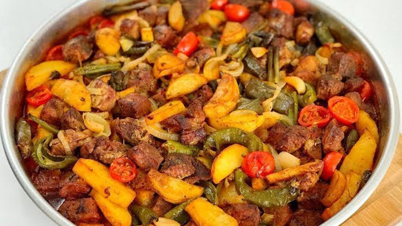 Yağlı kıymayla yapılan en lezzetli tepsi kebabı sırrı - Resim : 1