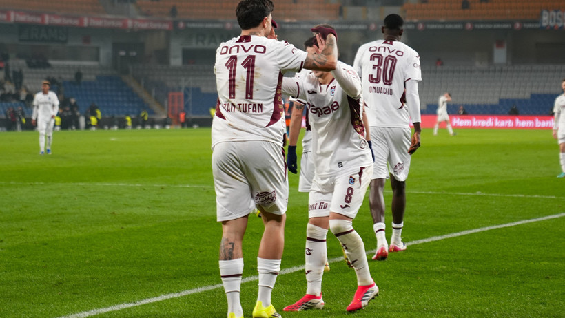 Trabzonspor 6 gollü maçta Başakşehir’i yenerek kupada çeyrek finale yükseldi - Resim : 4