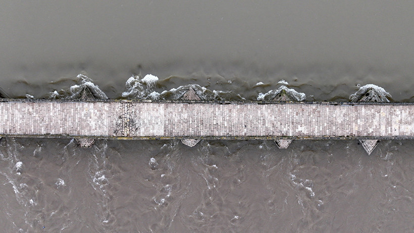 Kızılırmak'ın debisi yükseldi: Tarihi Şahruh Köprüsü'nün 8 kemeri suyla doldu - Resim : 3