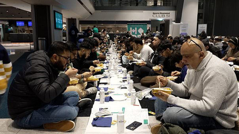 Tottenham'ın stadında T&uuml;rk imam ezan okudu - Resim : 1