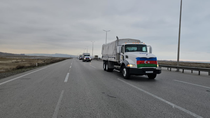 Azerbaycan İran'a insani yardım gönderdi - Resim : 1