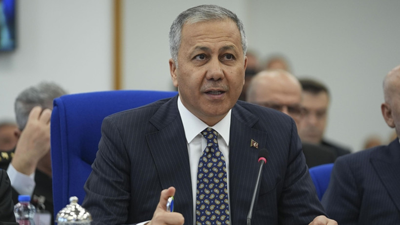 Bakan &Ccedil;ift&ccedil;i duyurdu: Yerlikaya'nın eleştirildiği uygulama kalkıyor - Resim : 1