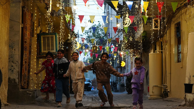 Bağdat&rsquo;ta ramazanın sıcak geleneği: Komşudan komşuya iftar - Resim : 1