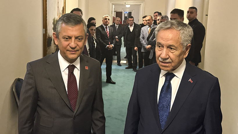 &Ouml;zg&uuml;r &Ouml;zel'den B&uuml;lent Arın&ccedil;'a ziyaret: Deneyimlerinden istifade ettim - Resim : 1