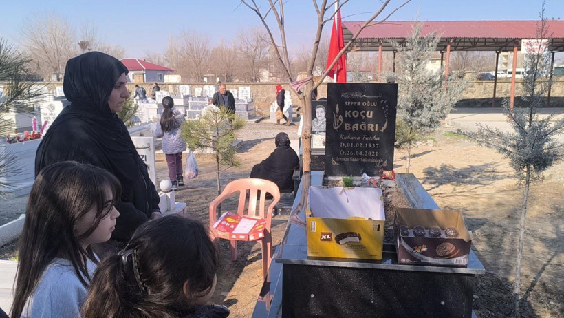 Iğdır&rsquo;da &ouml;l&uuml;ler bayramı: Mezarlık doldu taştı - Resim : 3