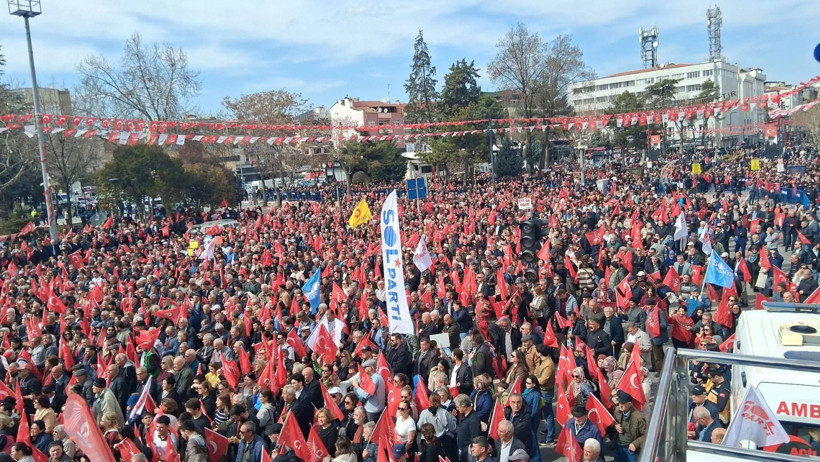 &Ouml;zg&uuml;r &Ouml;zel Uşak&rsquo;ta konuştu: Sefalete alışılmaz itiraz edilir - Resim : 1
