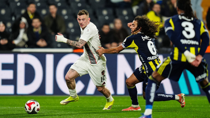 Fenerbahçe Gaziantep FK’yı Nene’nin hat-trick yaptığı maçta 4-1 yendi - Resim : 2