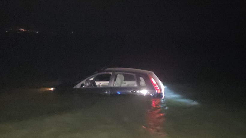 İznik G&ouml;l&uuml;'nde dehşet anları: Otomobil sulara g&ouml;m&uuml;ld&uuml; - Resim : 1