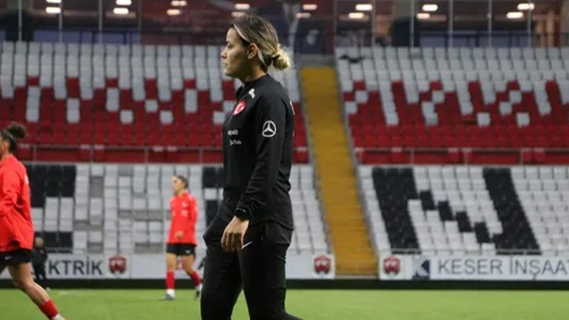 FIFA kadın futbol takımlarına kadın antrenör zorunluluğu getirdi - Resim : 1