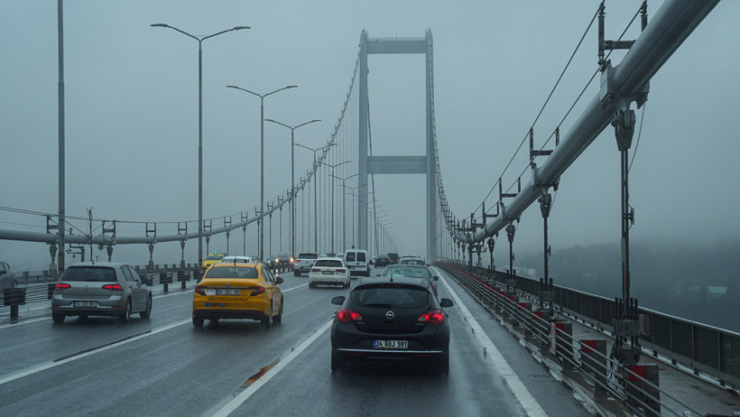 İstanbul&rsquo;da sis alarmı: Boğaz g&ouml;zden kayboldu - Resim : 2