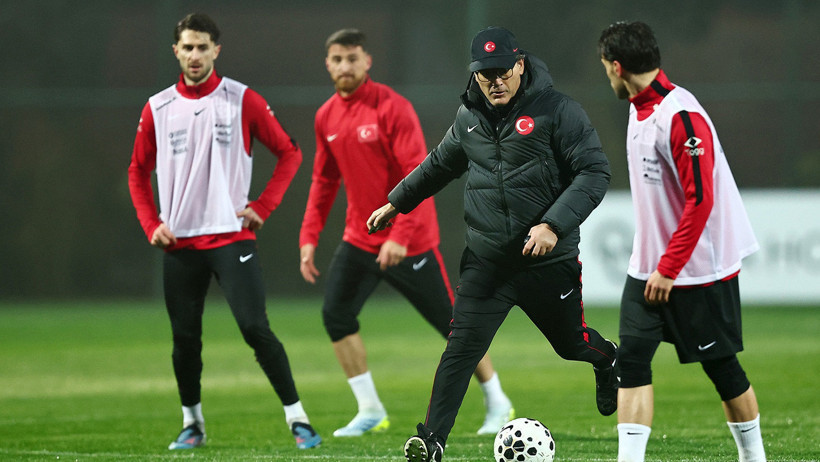 Beşiktaş Başkanı Serdal Adalı A Milli Takım antrenmanını takip etti - Resim : 5