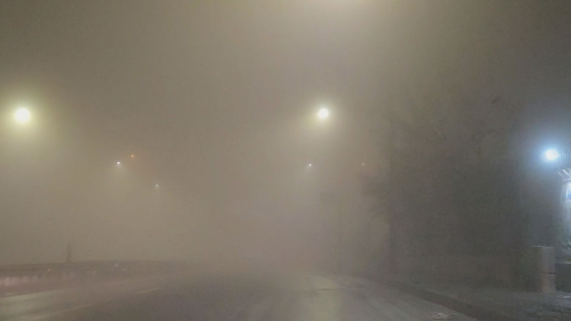 Aydınlatma direğine &ccedil;arpan otomobil ters d&ouml;nd&uuml;: Ekipler seferber oldu - Resim : 2