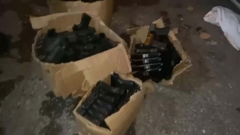 İstanbul polisinden nokta operasyon: Otomobilde &ccedil;ok sayıda silah ele ge&ccedil;irildi - Resim : 3