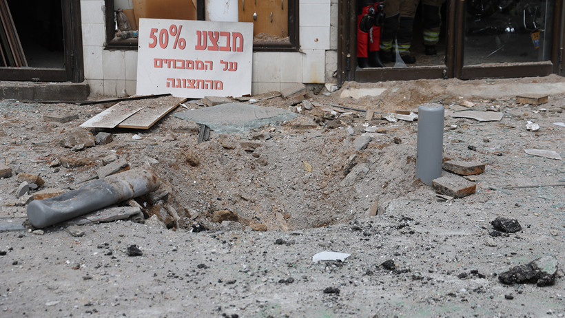 İran Tel Aviv'i bir kez daha füzelerle vurdu: Demir kubbe aşıldı - Resim : 3