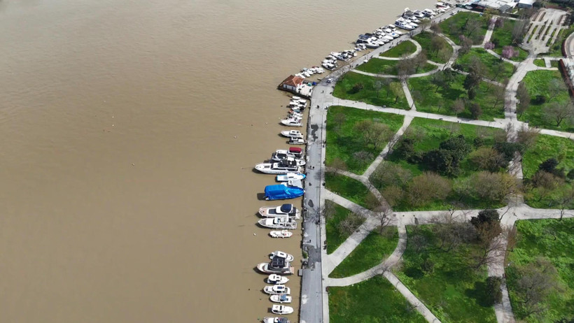 Haliç kahverengi tabakaya büründü: Uzmanından kritik uyarı - Resim : 1
