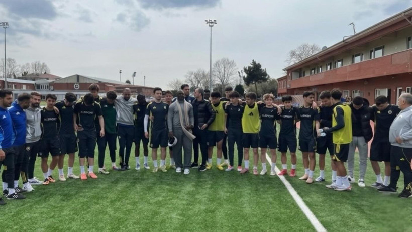 Stephen Appiah Fenerbahçe Akademisi’nde gençlerle buluştu - Resim : 1